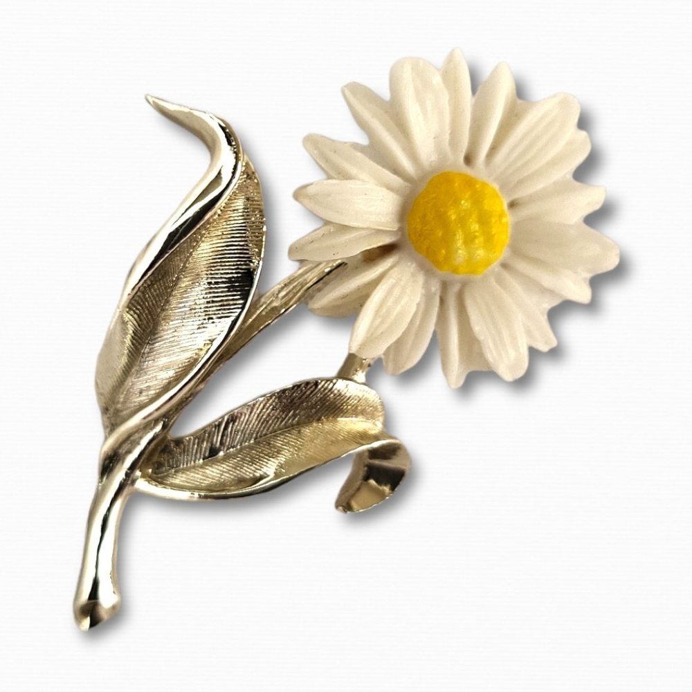 Brooch Pin Sarah Coventry Vintage Meadow Daisy Gold Tone